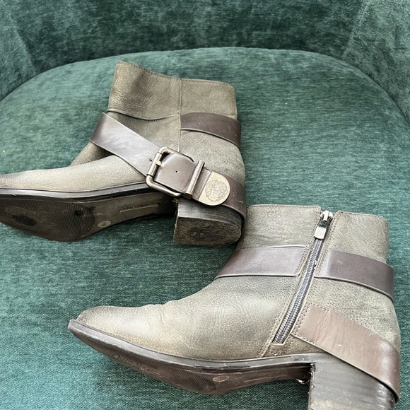 Vince Camuto 8 Moto Leather Ankle Booties Grey Buckles Romeo Boot shoes - Picture 6 of 14